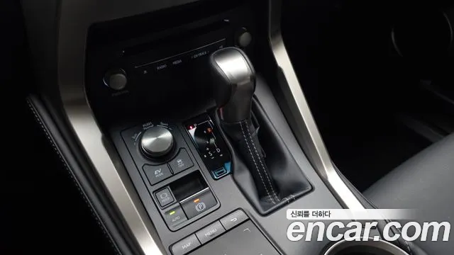 Lexus NX 2017 thumb 9