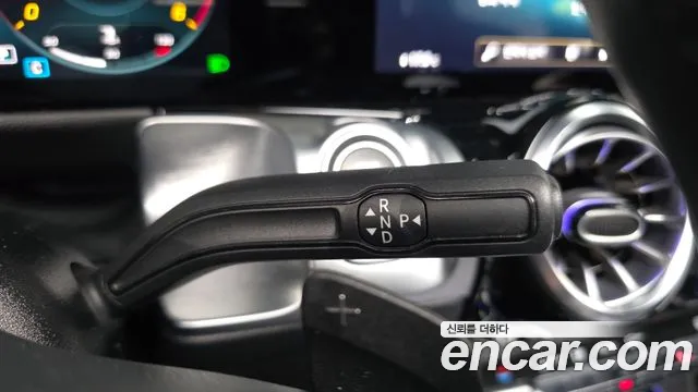 Mercedes-Benz GLB 2021 thumb 9
