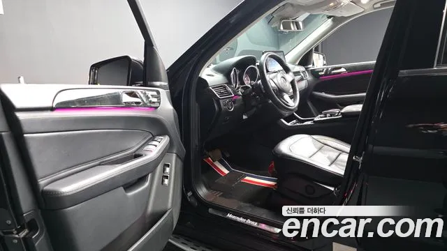 Mercedes-Benz GLS 2017 thumb 9
