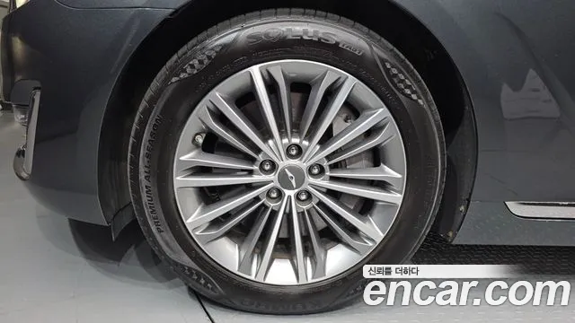 Genesis G90 2018 thumb 5