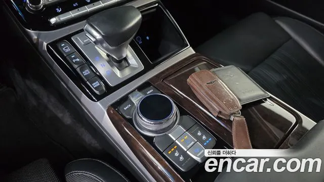 Genesis G90 2018 thumb 9