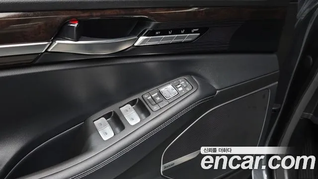 Genesis G90 2018 thumb 11