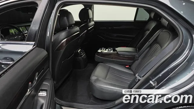 Genesis G90 2018 thumb 12