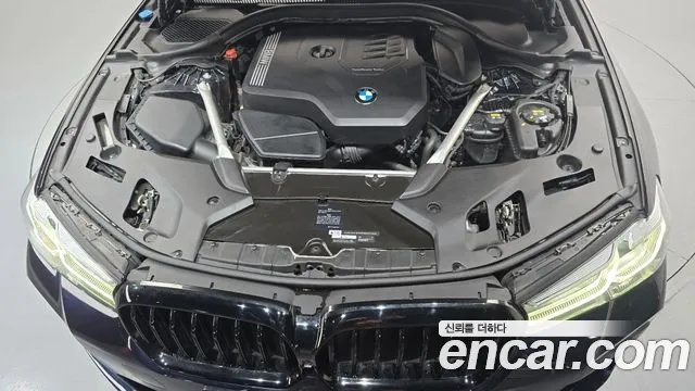 BMW 5-Series 2020 thumb 6