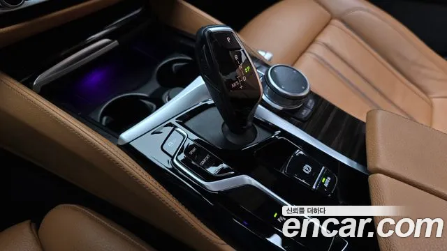 BMW 5-Series 2020 thumb 9