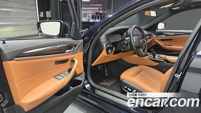 BMW 5-Series 2020 thumb 10