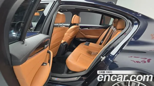 BMW 5-Series 2020 thumb 12