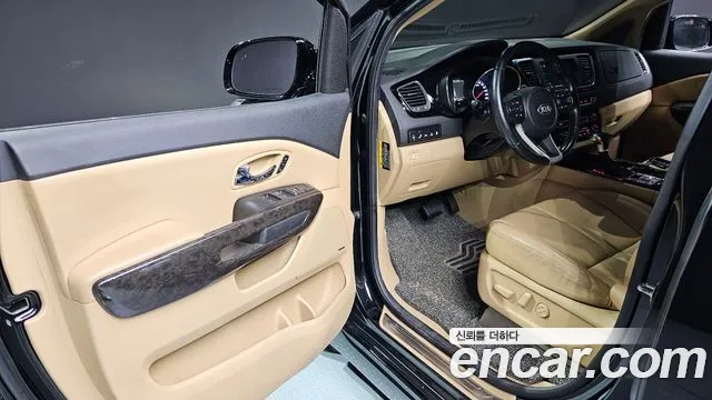Kia Carnival 2020 thumb 11