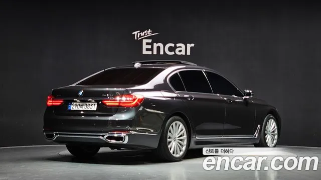 BMW 7-Series 2016 thumb 2