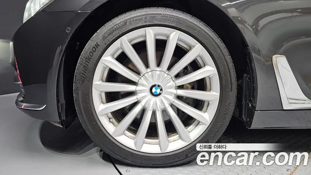BMW 7-Series 2016 thumb 5