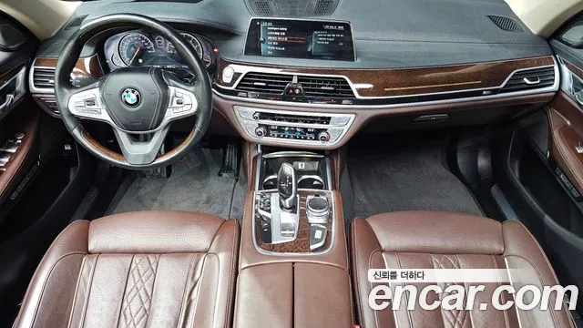 BMW 7-Series 2016 thumb 7