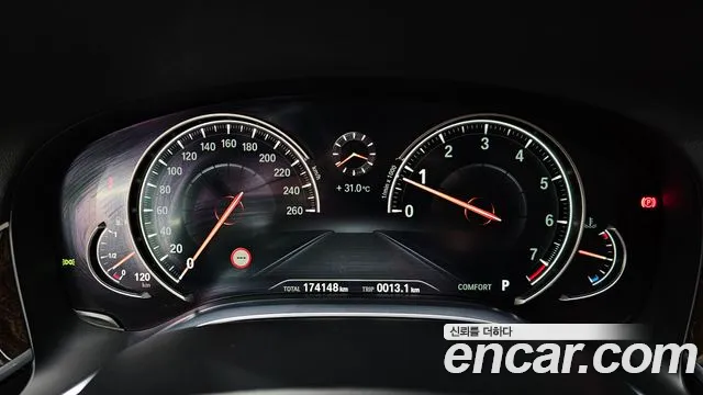 BMW 7-Series 2016 thumb 8