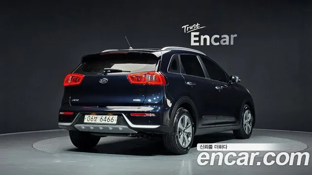 Kia Niro 2017 thumb 2