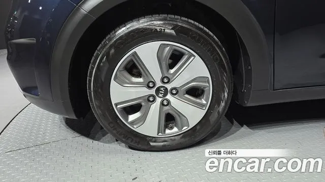 Kia Niro 2017 thumb 5