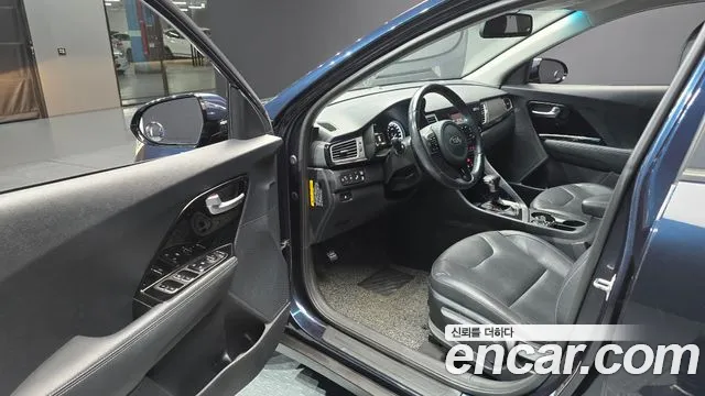Kia Niro 2017 thumb 10