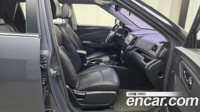 KG_Mobility_Ssangyong TIBOLI 2016 thumb 11