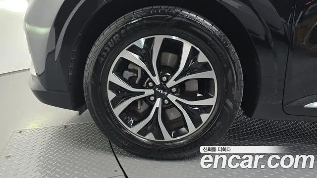 Kia Carnival 2023 thumb 4