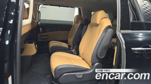 Kia Carnival 2023 thumb 10