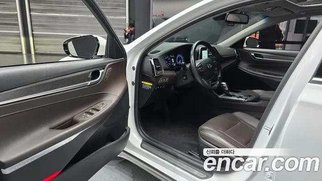 Hyundai Grandeur 2017 thumb 10