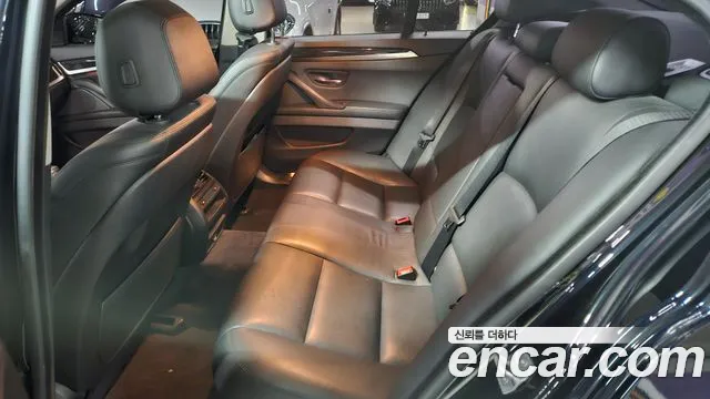 BMW 5-Series 2016 thumb 6