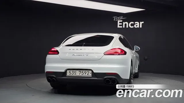 Porsche Panamera 2016 thumb 4