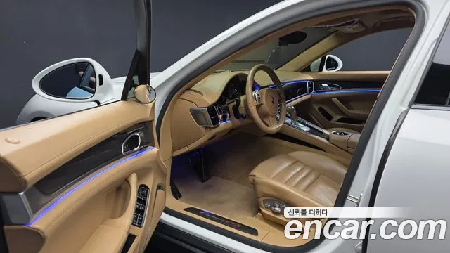 Porsche Panamera 2016 thumb 10