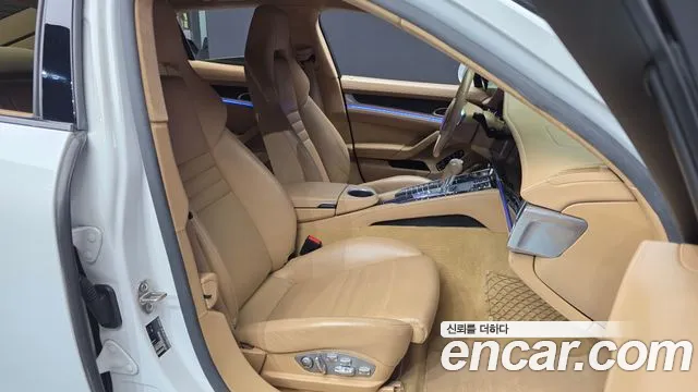 Porsche Panamera 2016 thumb 11
