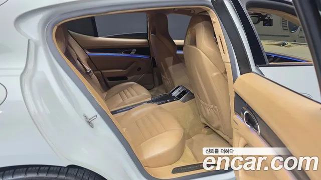 Porsche Panamera 2016 thumb 12