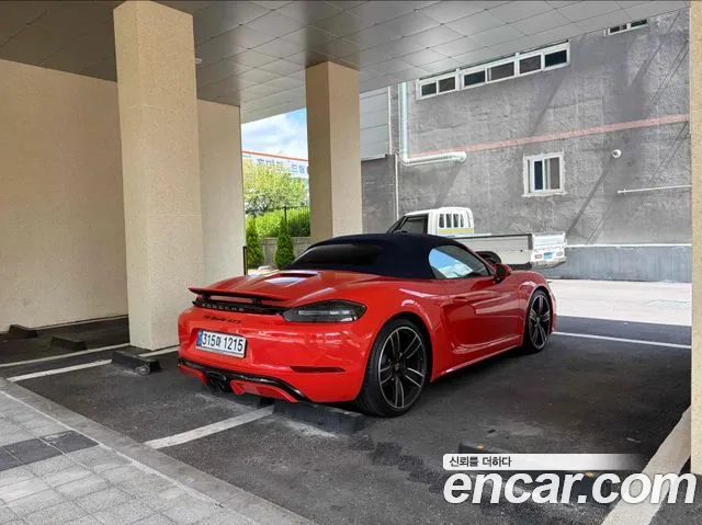 Porsche Cayman 2018 thumb 3