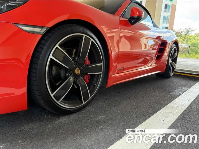 Porsche Cayman 2018 thumb 6
