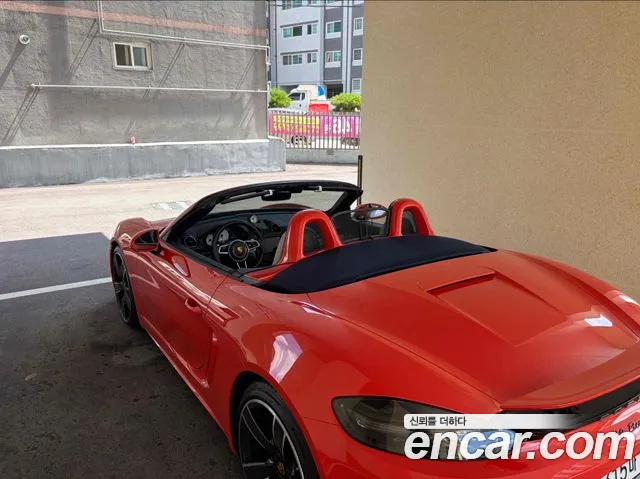 Porsche Cayman 2018 thumb 9