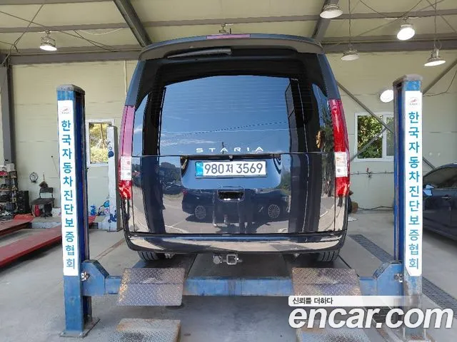 Hyundai Staria 2023 thumb 2
