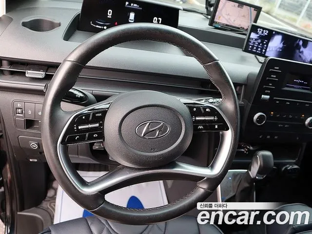Hyundai Staria 2023 thumb 9