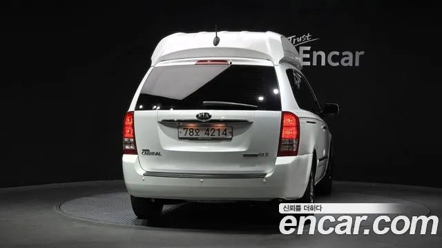 Kia Carnival 2013 thumb 4