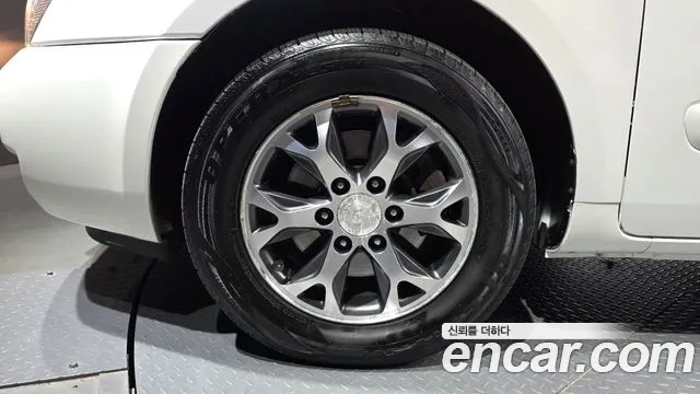 Kia Carnival 2013 thumb 5