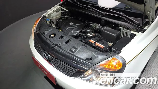 Kia Carnival 2013 thumb 6