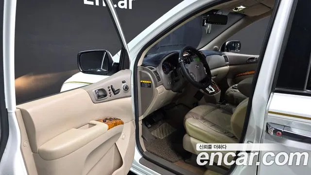 Kia Carnival 2013 thumb 10