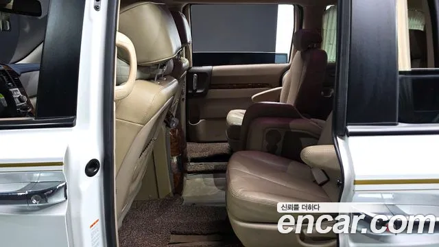 Kia Carnival 2013 thumb 11