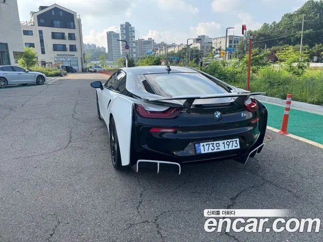 BMW i8 2016 thumb 3