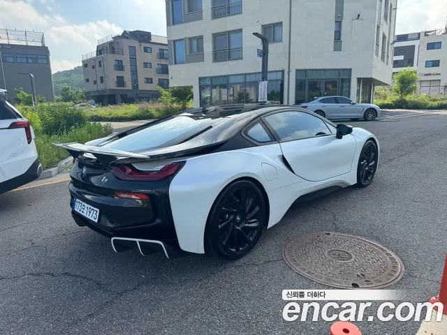 BMW i8 2016 thumb 5