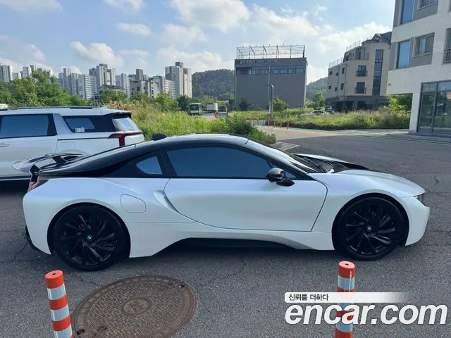 BMW i8 2016 thumb 6