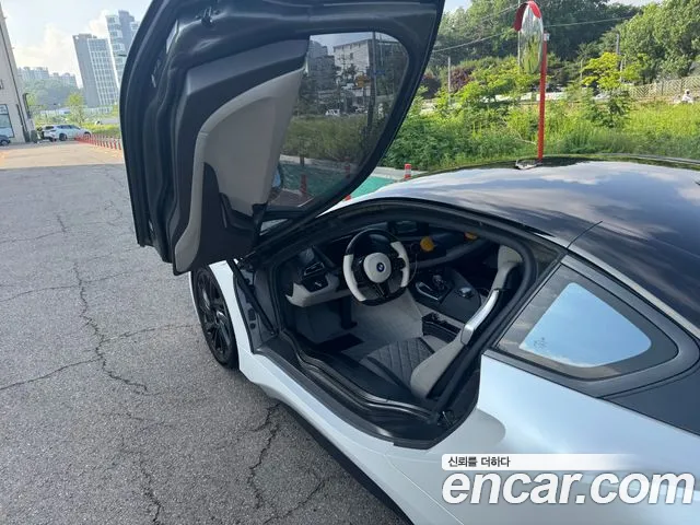 BMW i8 2016 thumb 10