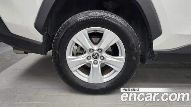 Toyota RAV4 2019 thumb 5