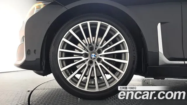 BMW 7-Series 2020 thumb 4