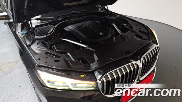 BMW 7-Series 2020 thumb 5