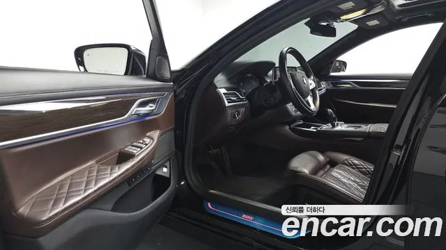 BMW 7-Series 2020 thumb 9
