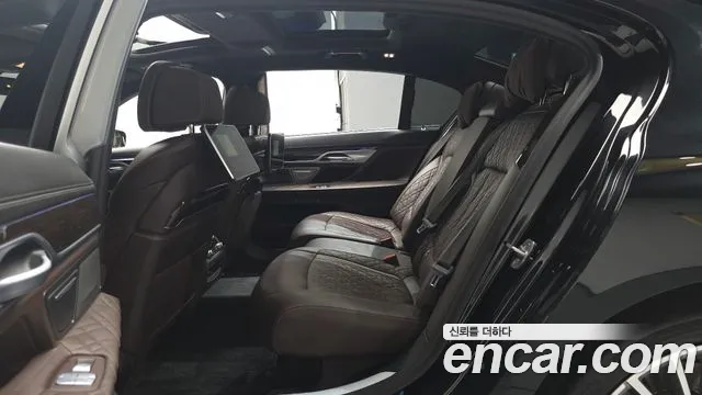 BMW 7-Series 2020 thumb 11