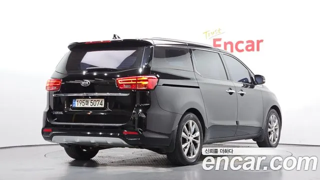 Kia Carnival 2018 thumb 2