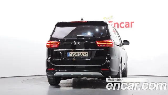 Kia Carnival 2018 thumb 4