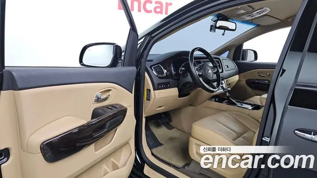 Kia Carnival 2018 thumb 10